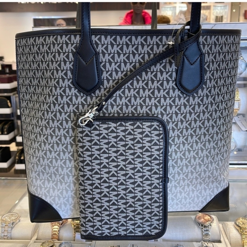 Michael Kors Eva Large Ombré Signature Logo Tote Bag With Removable Pouch - Picture 9 of 10